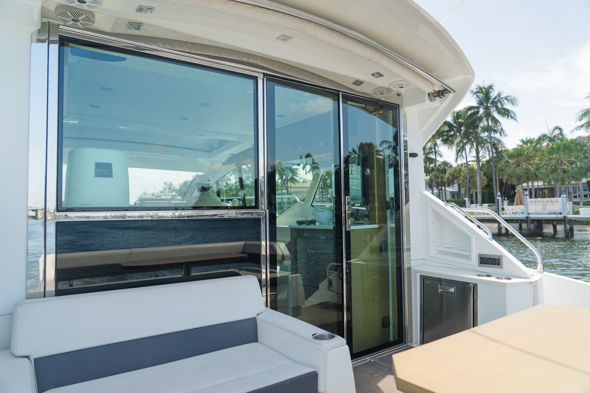 Yacht Photo 24
